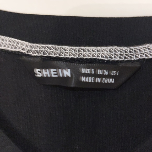 Cute skeleton black crop top 🖤 - Picture 2 of 3